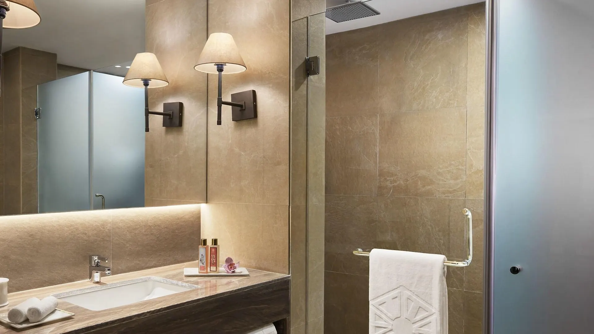 Taj Aravali Resort & Spa Ουνταϊπούρ 5*,  Ινδία