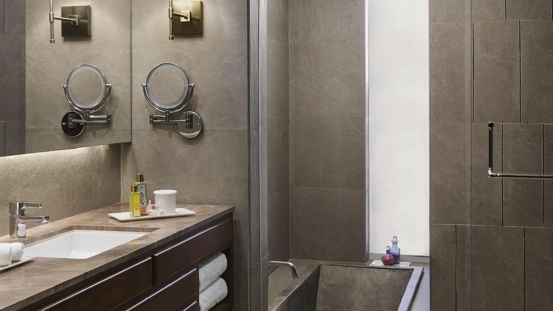 Ξενοδοχείο Taj Aravali Resort & Spa Ουνταϊπούρ